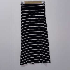 Cherokee women’s XL/14-16 Black and White Striped Skirt